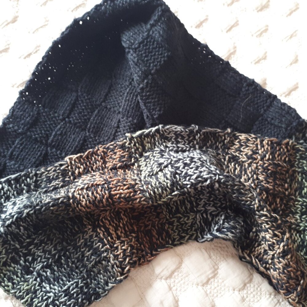Hand knitted scarf - Picture 2 of 4